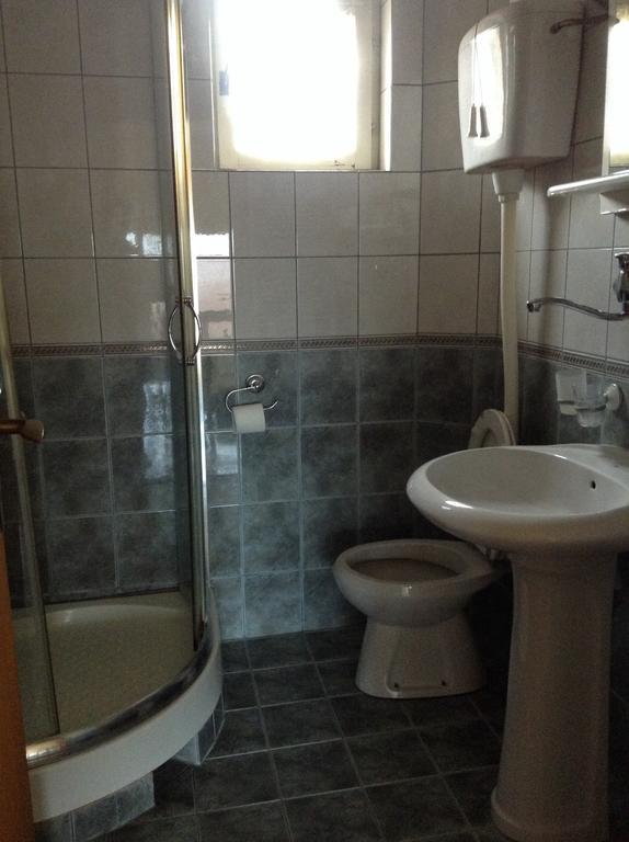 Apartamento Pansion Velickovic Niska Banja Habitación foto