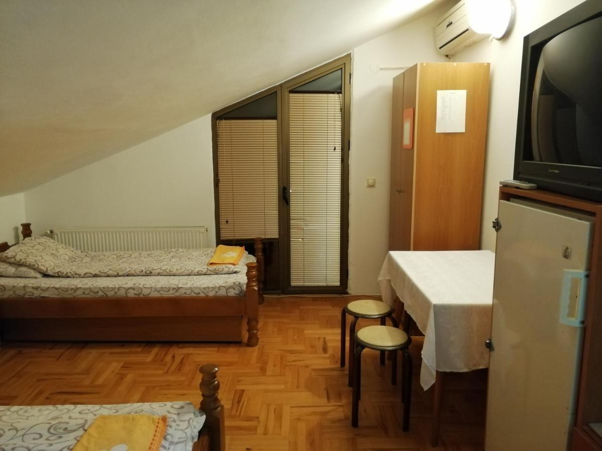Apartamento Pansion Velickovic Niska Banja Exterior foto